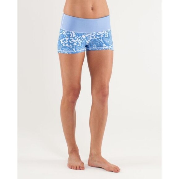 Lululemon Boogie Short Roll Down Yoga Activewear Elastic Waist Blue Floral Sz 4 - Picture 1 of 6
